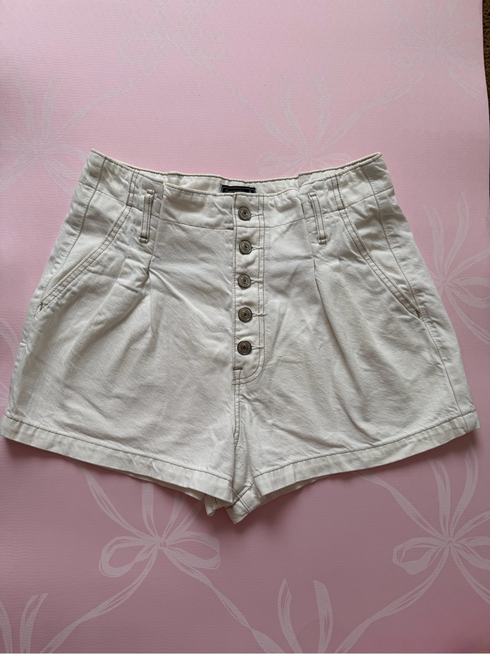 High-Waist Button-Front Women’s Abercrombie Shorts - White